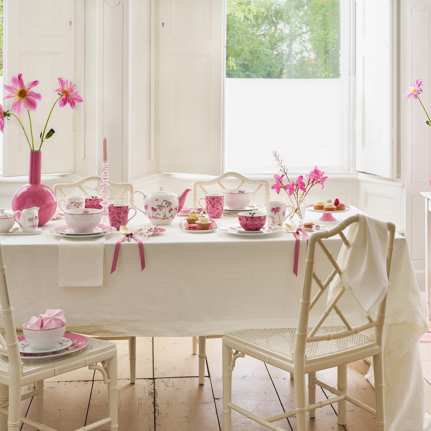 Plate Jolie Tulip Pink – 32cm | Elegant Porcelain Tableware