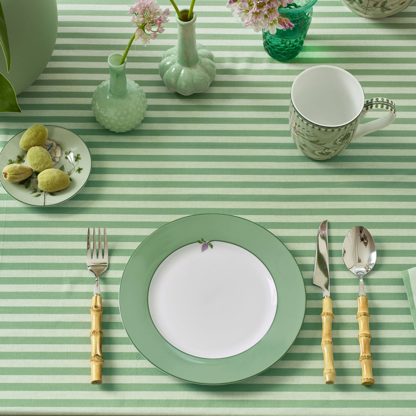 Plate Lily & Lotus Uni Light Green – 23cm | Elegant Porcelain Tableware