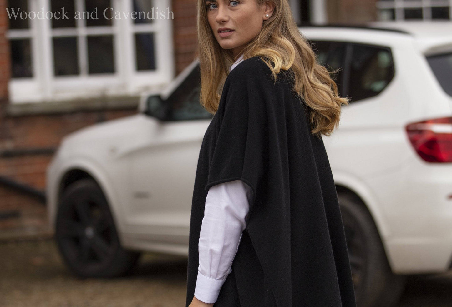 Cashmere & Merino Wool Boat Neck Poncho in Black By Woodcock & Cavendish for sale - Woodcock and Cavendish