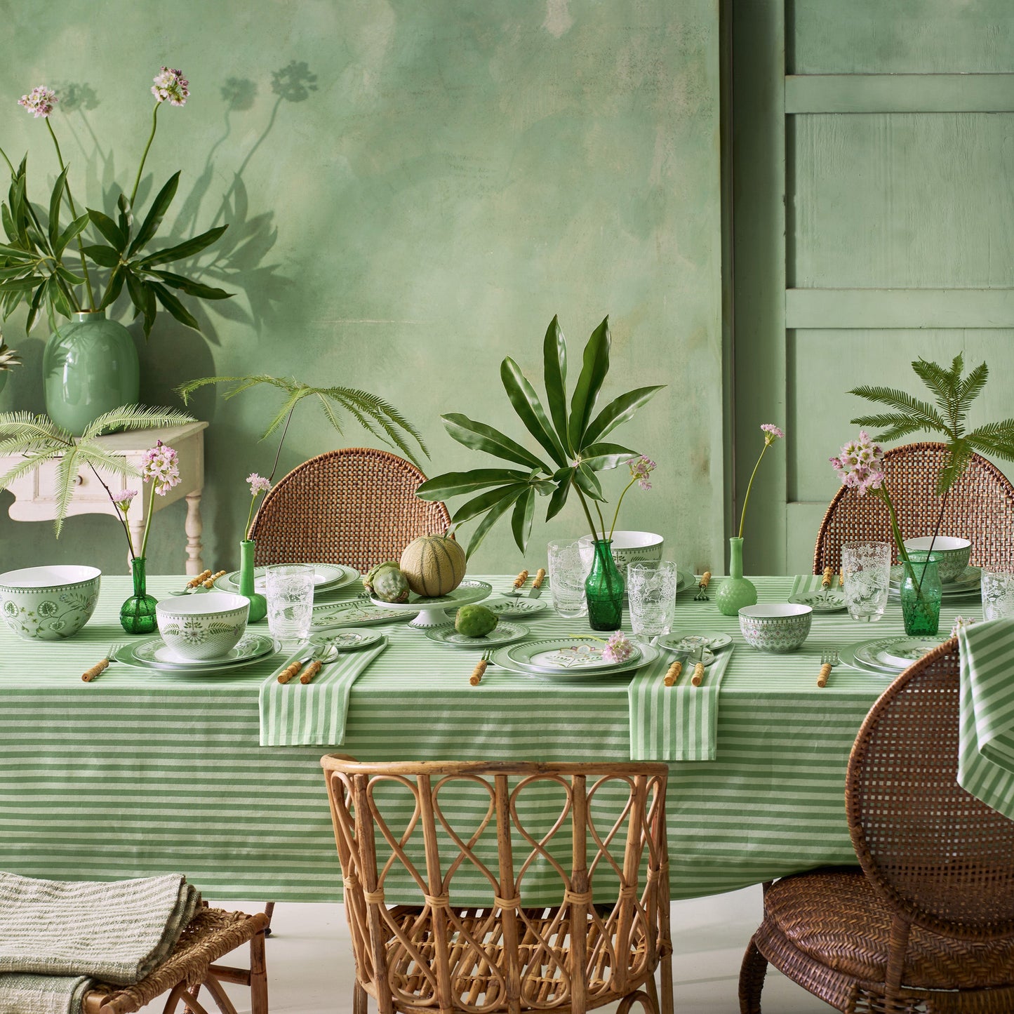 Plate Lily & Lotus Uni Light Green – 23cm | Elegant Porcelain Tableware