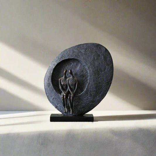 Abstract Embrace Couple Sculpture – Romantic Heart Frame | Anniversary & Wedding Gift