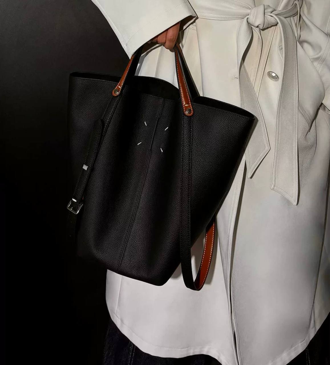 Black Leather Bucket Tote Bag with Long Straps – Timeless Luxury Handbag