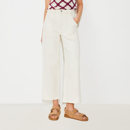 Classic High-Waisted White Straight Jeans: Timeless Style & Comfort