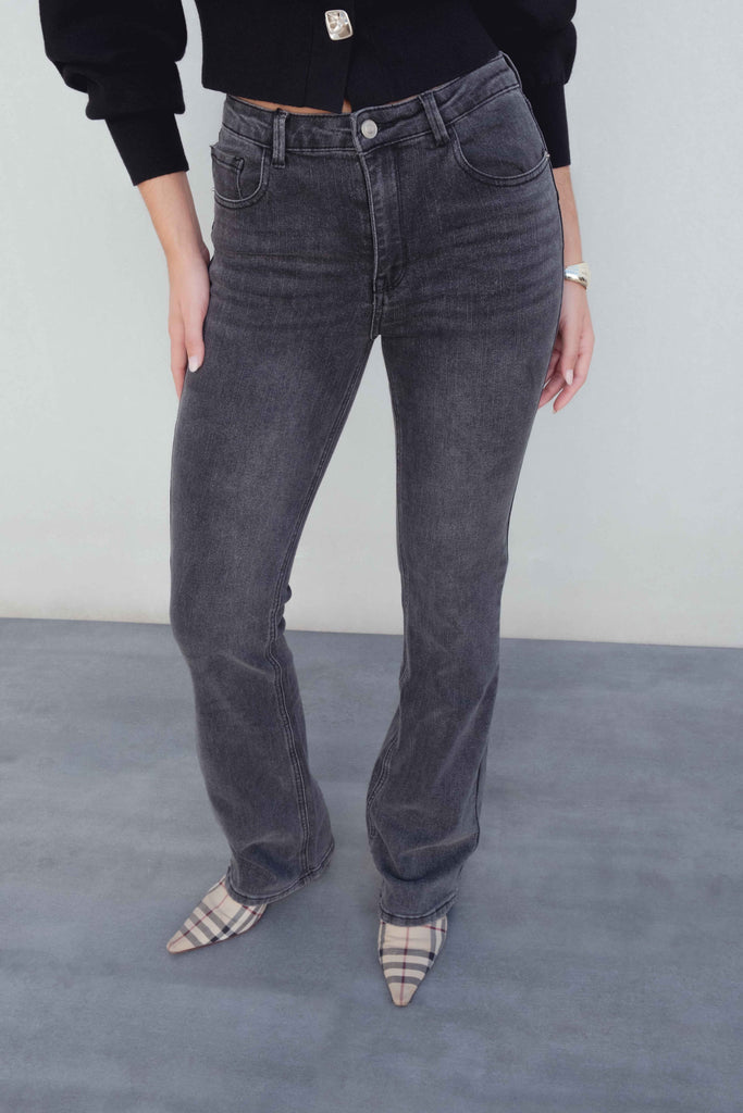 Flare Jeans in Anthracite – Retro-Inspired Stretch Denim
