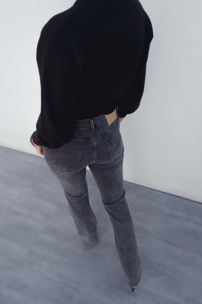 Flare Jeans in Anthracite – Retro-Inspired Stretch Denim