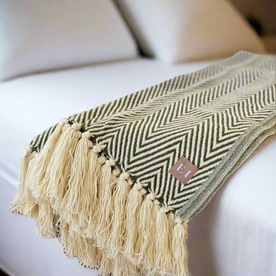 Olive Zig Zag Decorative Throw – 125 x 155cm | Soft Finish