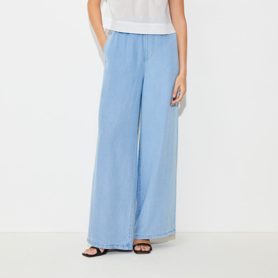 Ryan Woven Jeans: Effortless Style, Sustainable Comfort