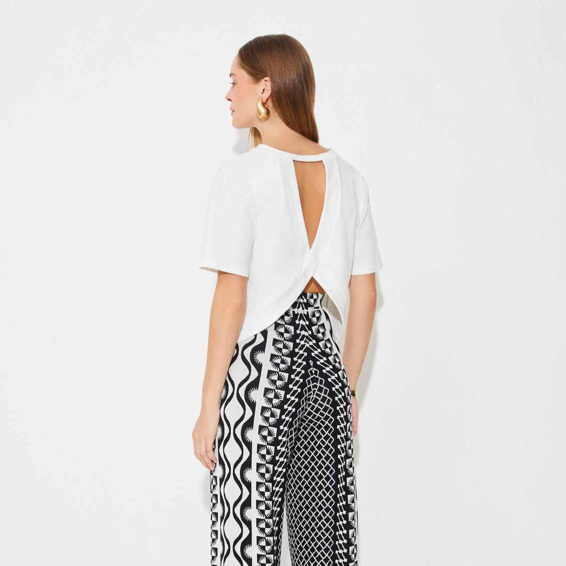 White Open-Back T-Shirt | Effortless Style with a Twist