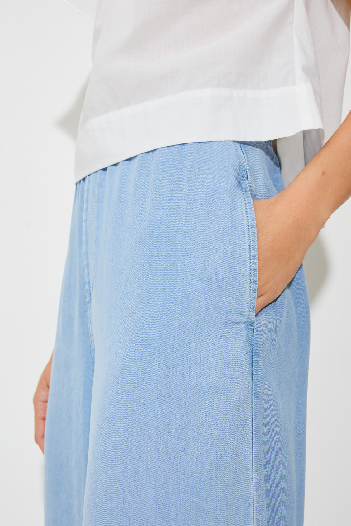 Ryan Woven Jeans: Effortless Style, Sustainable Comfort