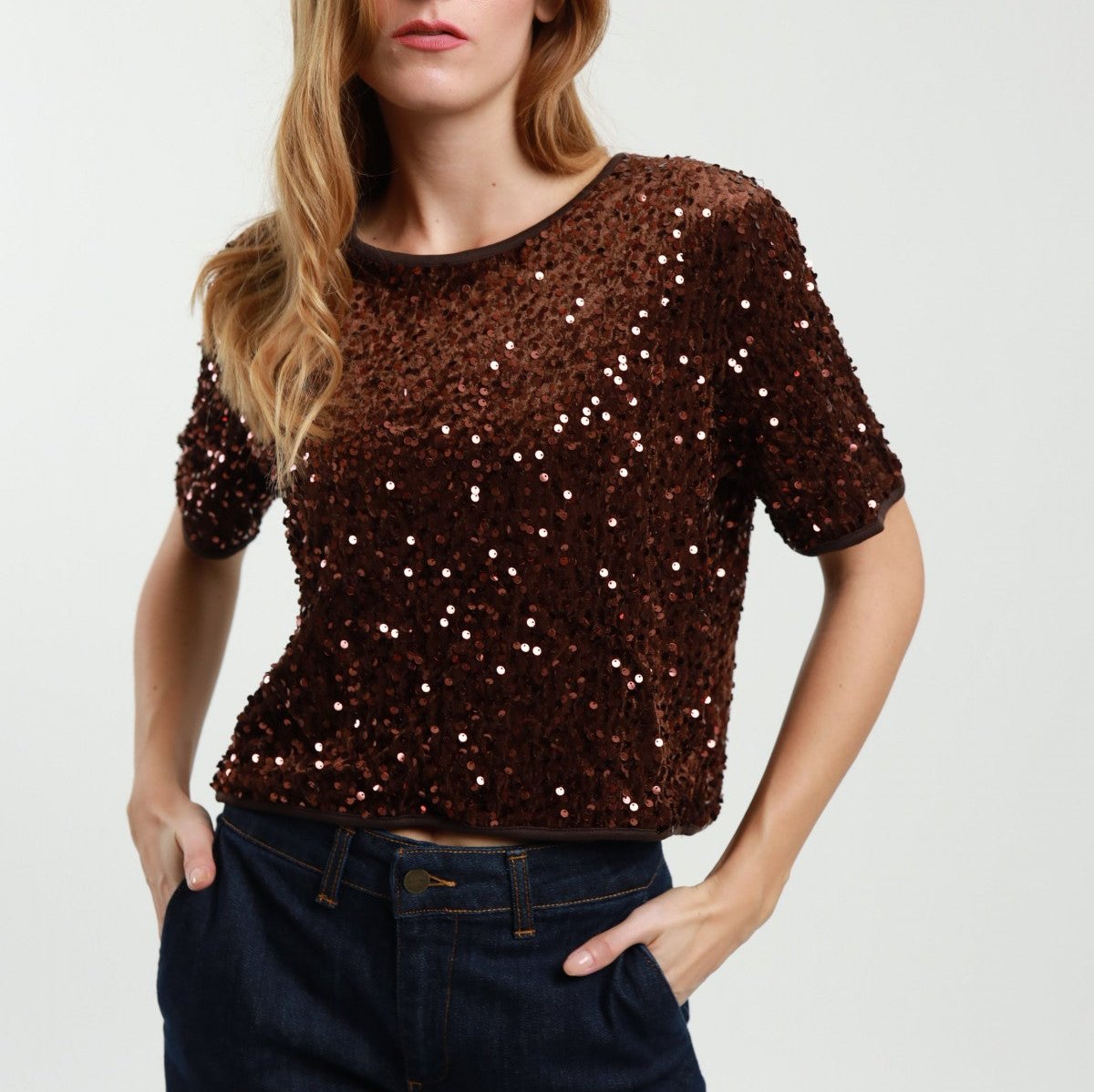 Short-Sleeved Sequin T-Shirt – Sparkling Party Top with Crew Neck