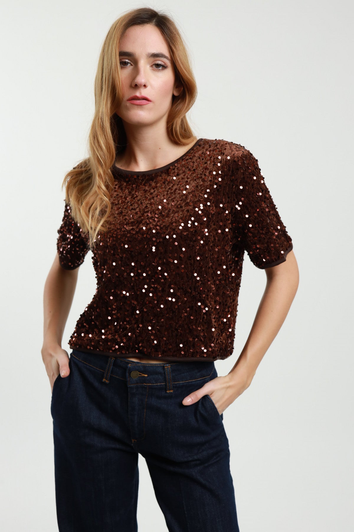 Short-Sleeved Sequin T-Shirt – Sparkling Party Top with Crew Neck