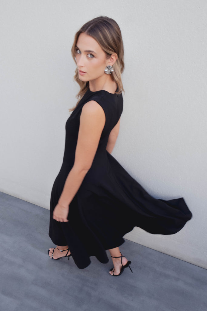 Sleeveless Midi Dress with Round Neck