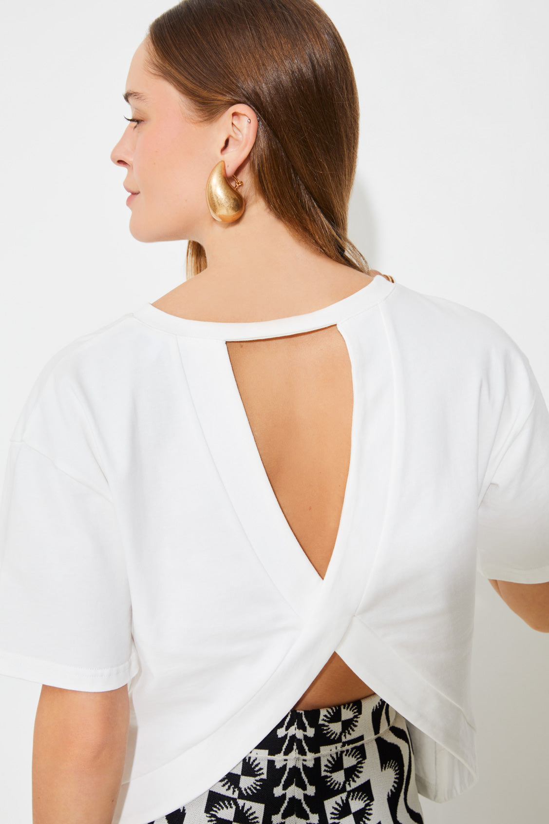 White Open-Back T-Shirt | Effortless Style with a Twist